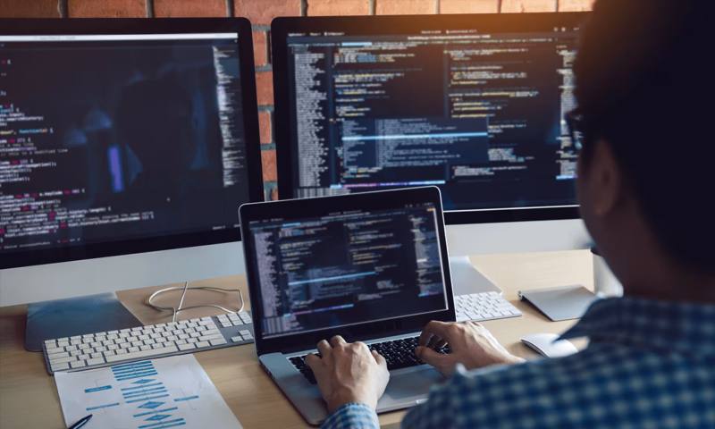 数据科学选型:R与Python如何赋能渝中区网站建设?